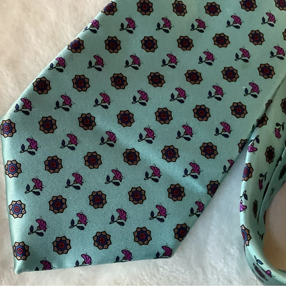 Silk tie